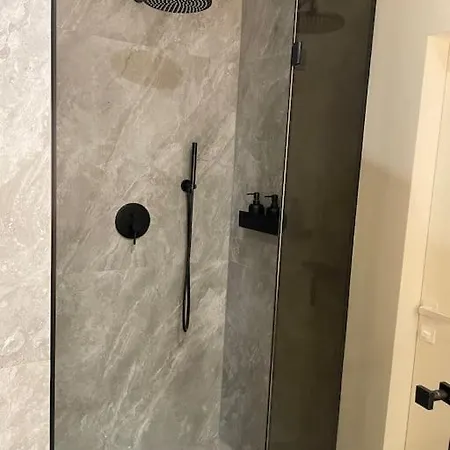 Luxurious & Spacious 2-bedroom * شتشيتسين