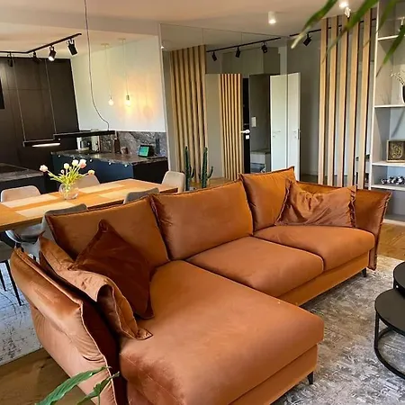 Luxurious & Spacious 2-bedroom *