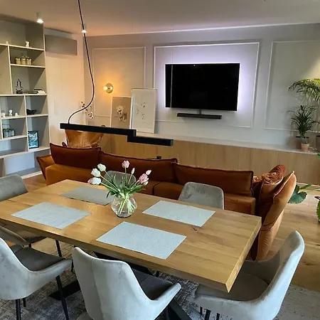 Luxurious & Spacious 2-bedroom *