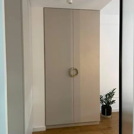 Luxurious & Spacious 2-bedroom *