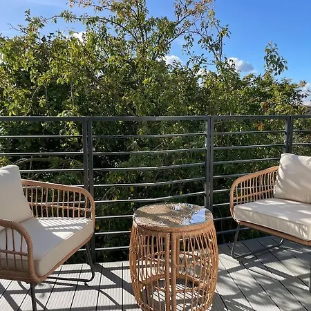 Luxurious & Spacious 2-bedroom *